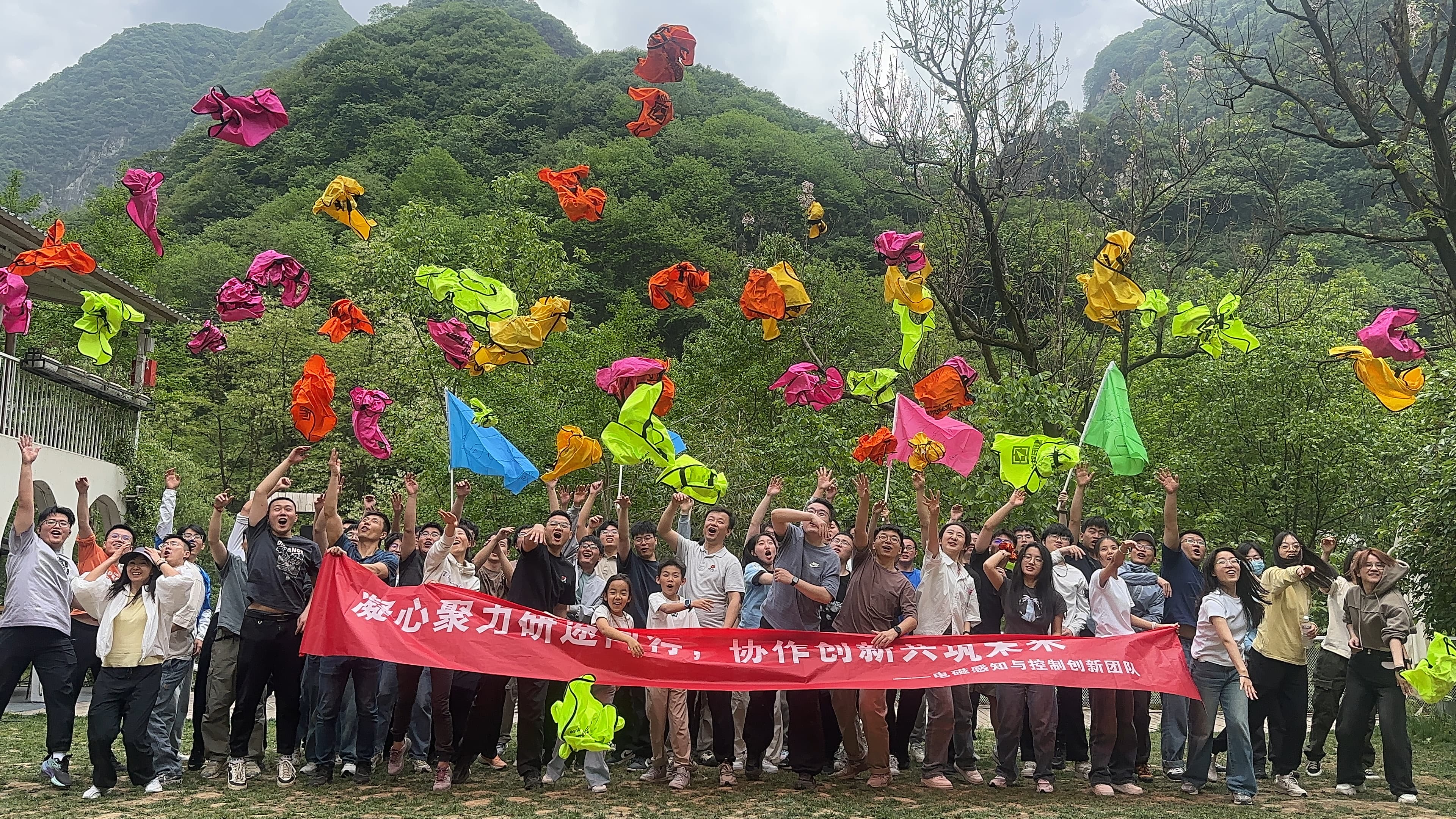 西安宏邦团建定制流程全解析！专属方案轻松搞定企业团建